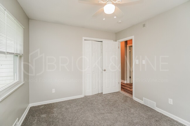 Building Photo - 919 S Warren Ave