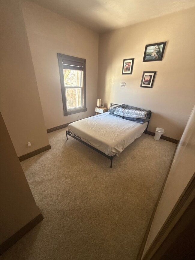 Building Photo - 2 Bedroom In Field Club!!