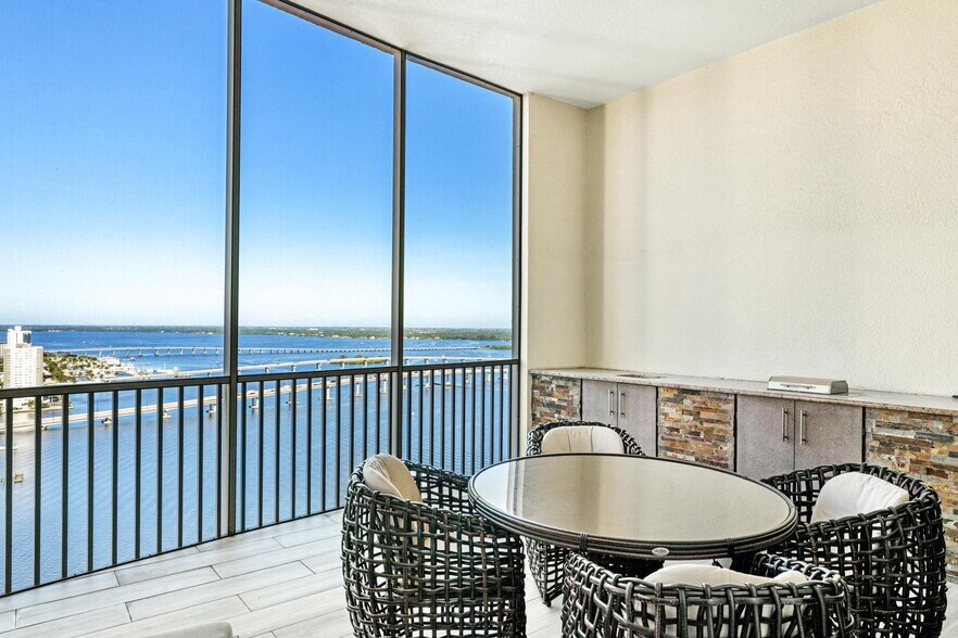 Building Photo - 2745 1st St