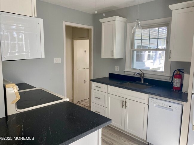 Building Photo - 21 E Lincoln Cir