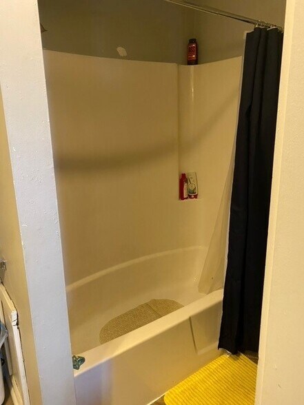 Building Photo - 21 W Main St