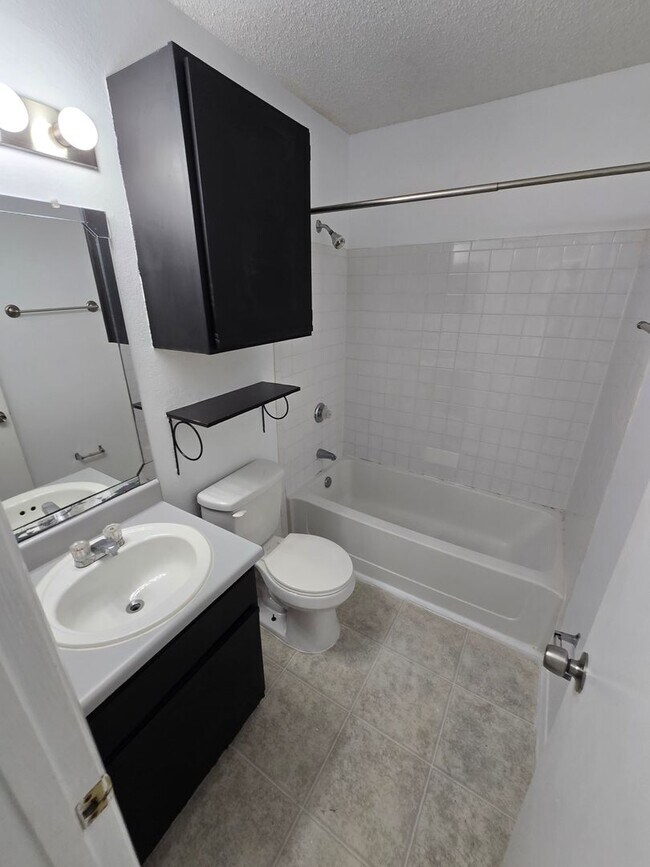 Building Photo - Charming One Bedroom for Rent in Tampa!
