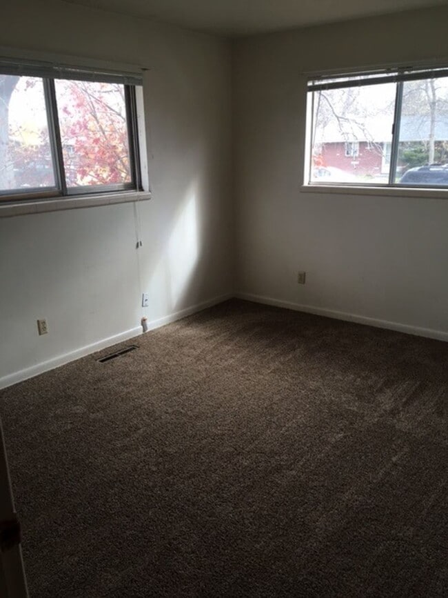 Building Photo - Warm and Welcoming Duplex with Private Yard in Fort Collins