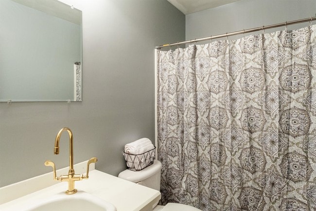 Building Photo - 1012 Windward Psge