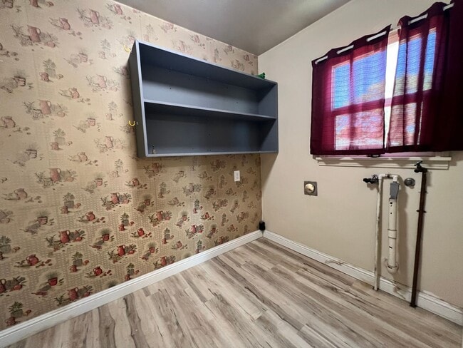 Building Photo - Madera home for rent- corner lot with solar