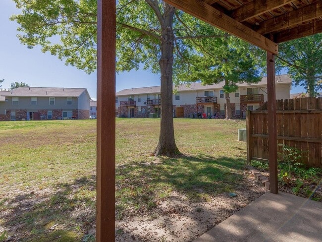 Building Photo - 2317 Highland Hill Dr