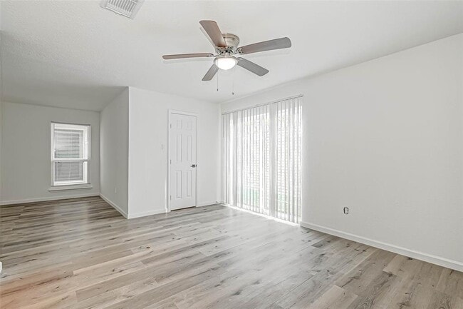 Building Photo - 12122 Fairmeadow Dr