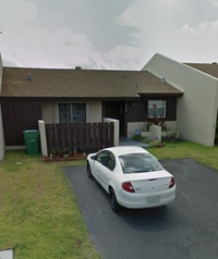 Building Photo - Beautifully Updated 2-Bedroom Townhome in Devonaire Villas!