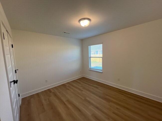 Building Photo - Your Dream Home Just Hit the Market – Don’t Miss Out!
