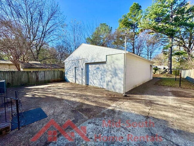 Building Photo - 135 S Greer St