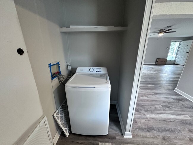 Building Photo - ***TWO WEEKS FREE*** Beautiful Fully Remodeled Home with Large Yard and Primary Suite Bath