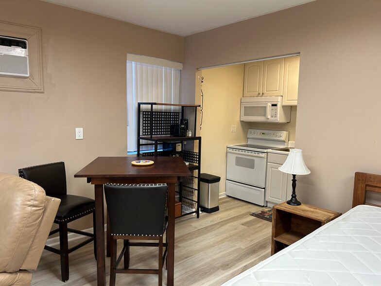 Building Photo - 630 NW 7th Ave