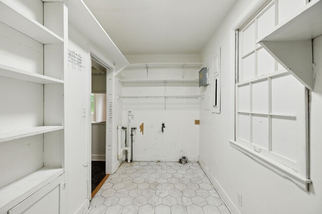 Building Photo - 1155 Ridge Hill Rd