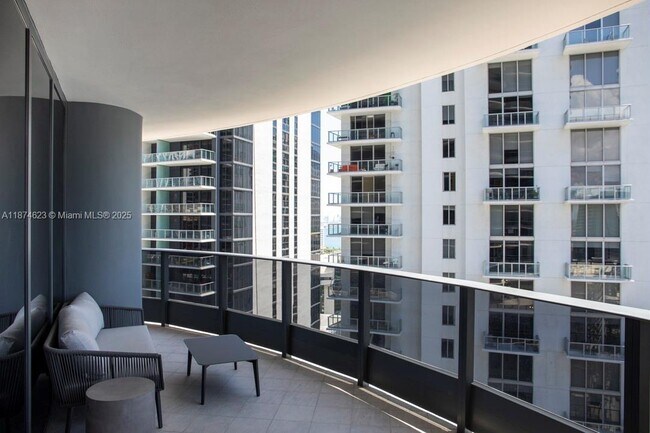 Building Photo - 1000 Brickell Plaza