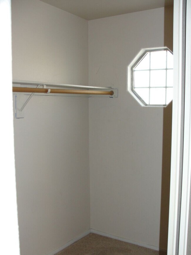 Building Photo - 5258 Steinbrenner Ln
