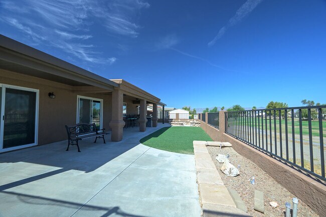 Building Photo - 2121 Desert Lakes Dr