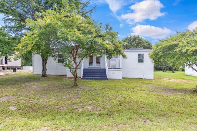 Building Photo - 451 N Hill Rd