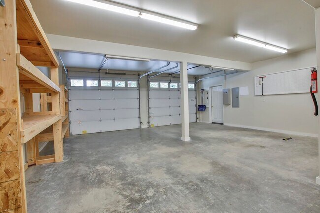 Building Photo - 2385 N 1500 E