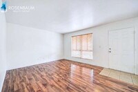 Building Photo - Charming 1 Bed / 1 Bath ground level condo unit in Uptown Phoenix!