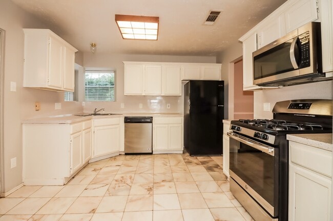 Building Photo - 12314 Meadow Ridge Dr