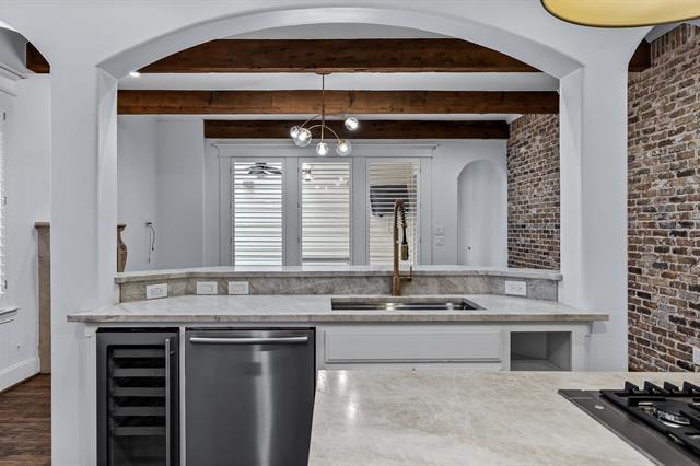 Building Photo - 4318 University Blvd