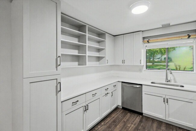 Building Photo - 2 Bedroom Condo In South Park!