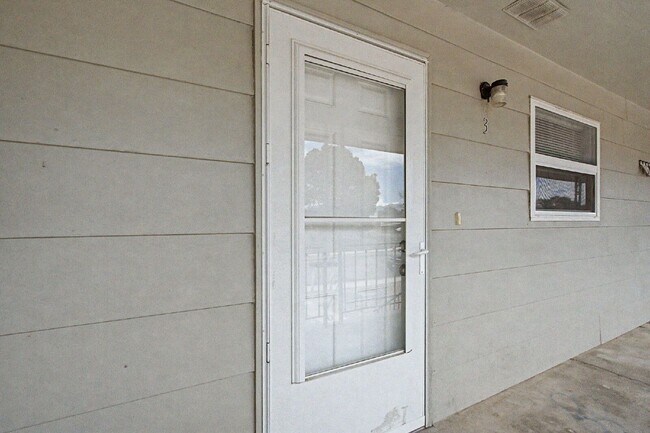 Building Photo - 1163 Cree Dr