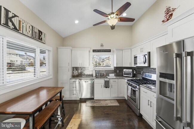 Building Photo - 38 Vine Way