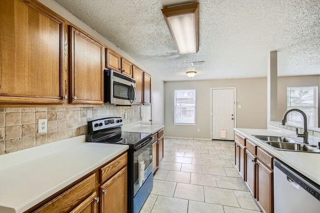 Building Photo - 1433 Glenwick Dr