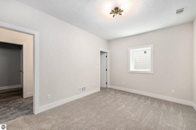 Building Photo - 4712 Owl View Dr