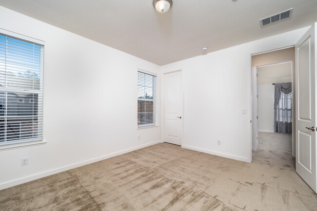 Building Photo - 9037 Summit Ln