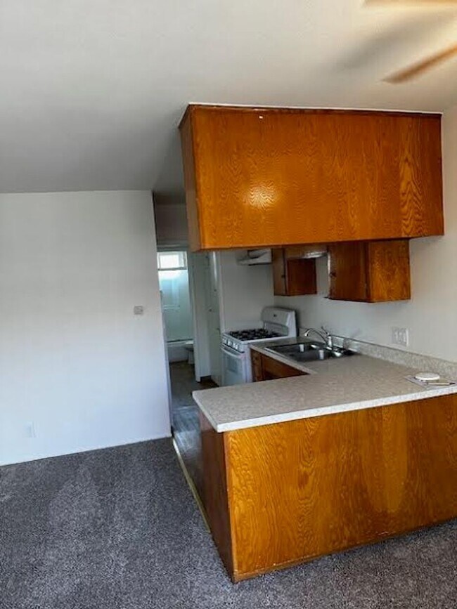 Building Photo - Charming One Bedroom Upstairs Apartment