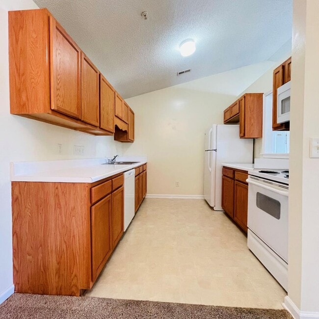 Building Photo - 903 Hanahan Ct
