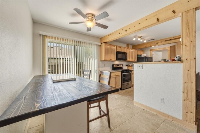 Building Photo - 513 Texas Ave