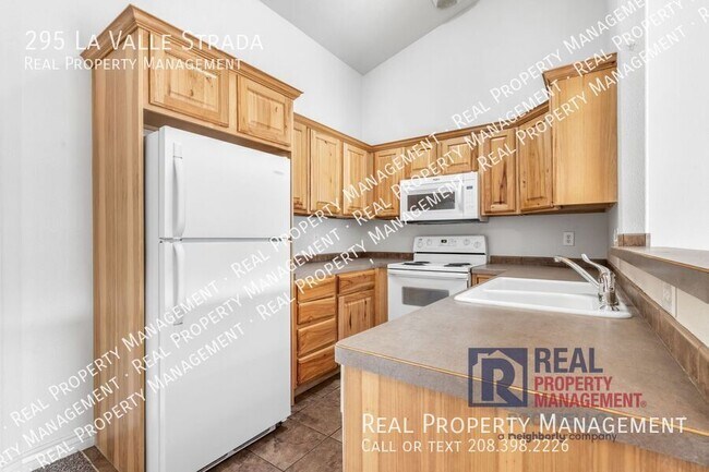 Building Photo - 295 La Valle Strada