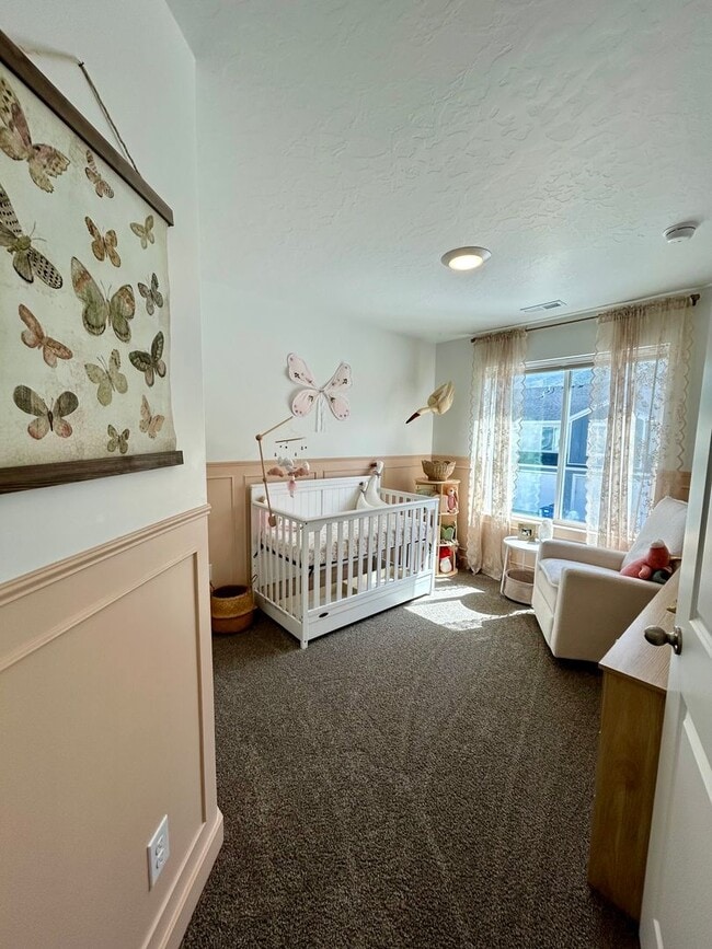 Building Photo - End Unit 3 bed 2 bath Townhome in Spanish ...
