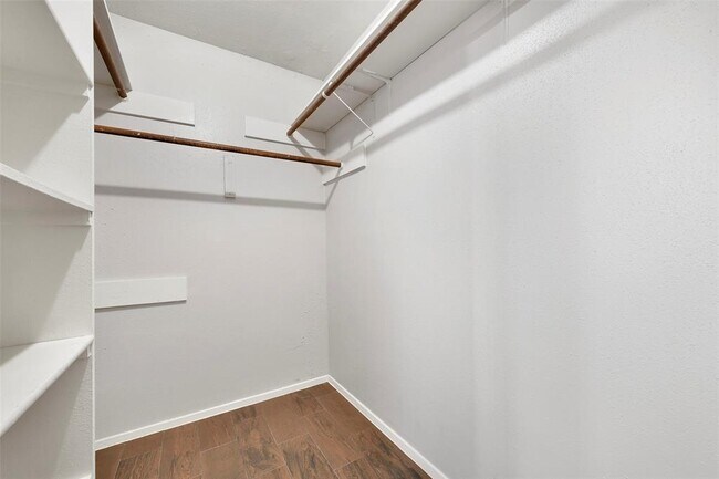 Building Photo - 2502 Ewell Dr