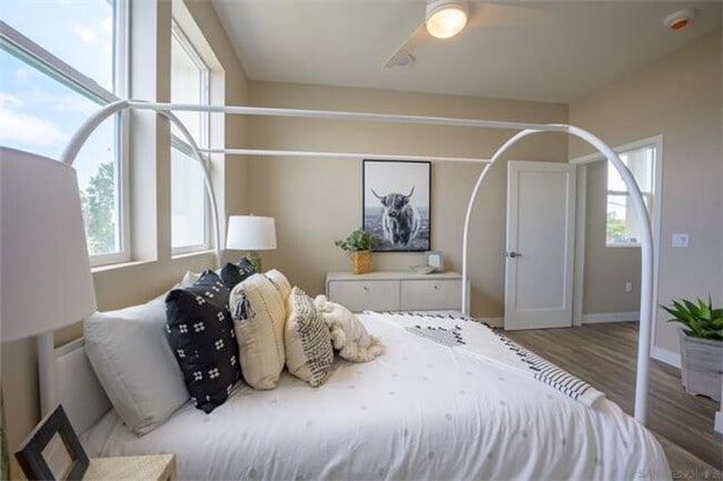 Building Photo - 2 bedrooms 2 baths in Escondido over at the GRAND VIEW APARTMENTS