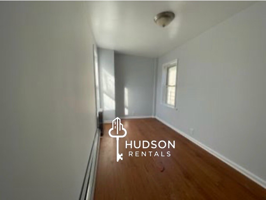 Building Photo - 56 Jewett Ave