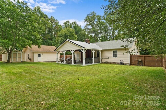 Building Photo - 2224 Pinebrook Cir