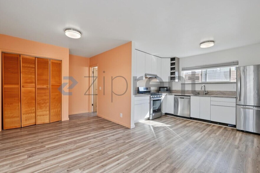 Building Photo - Unit B