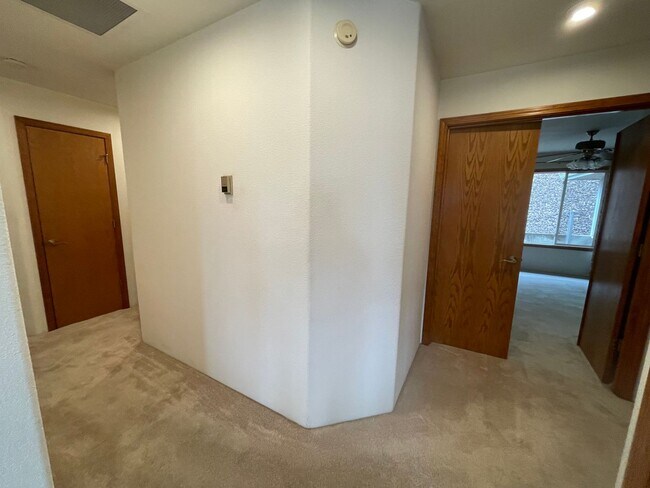 Building Photo - Available Now 3 bedroom 2 bath Hucrest home
