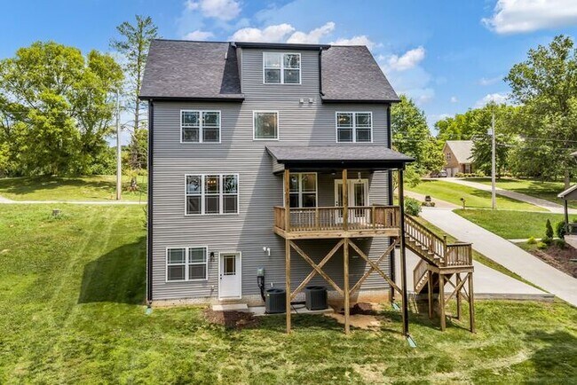 Building Photo - 420 Stonemeadow Rd