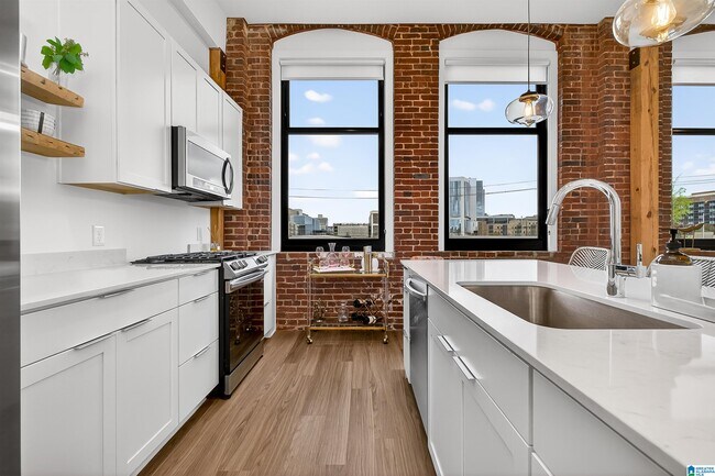 Building Photo - 1329 4th Ave S