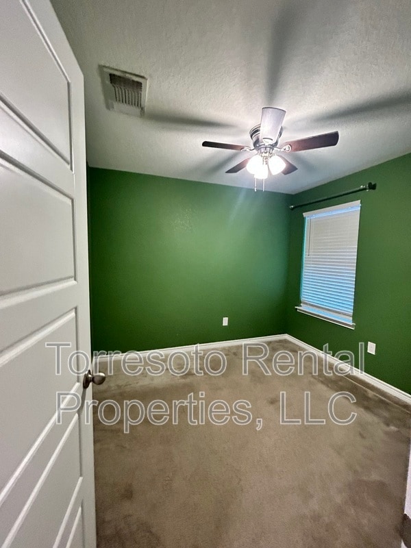 Building Photo - 5910 Sandy Lake St