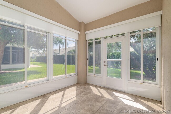 Building Photo - 1676 SW Harbour Isles Cir