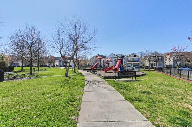 Building Photo - 326 Sedium Ln