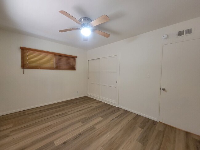 Building Photo - 7118 Irondale Ave