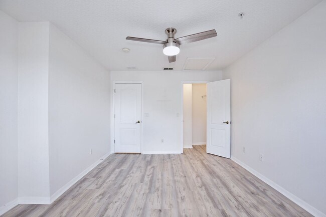 Building Photo - 696 Seabrook Ct