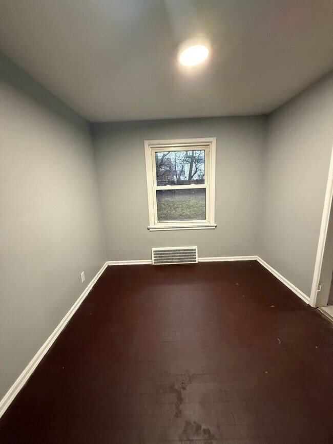 Building Photo - Lee/Harvard Single Home